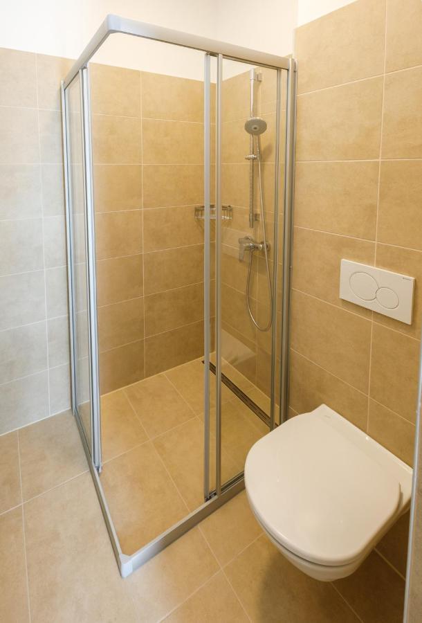 Ferienwohnung Narzisse - City Appartement Im Kurpark Bad Aussee Bagian luar foto